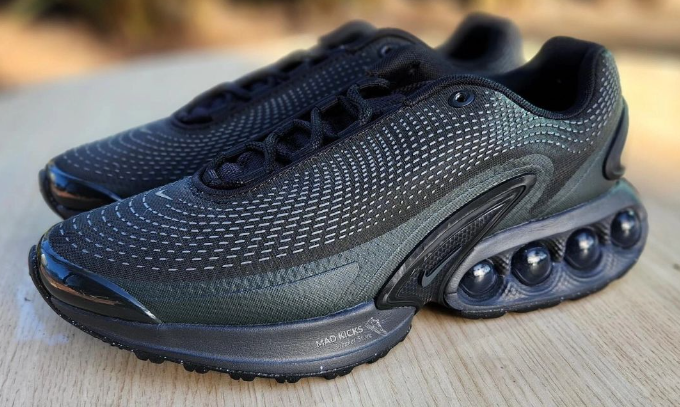 Nike Air Max DN "Triple Black"
