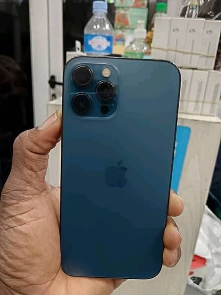 iPhone 12 Pro Max Bleu