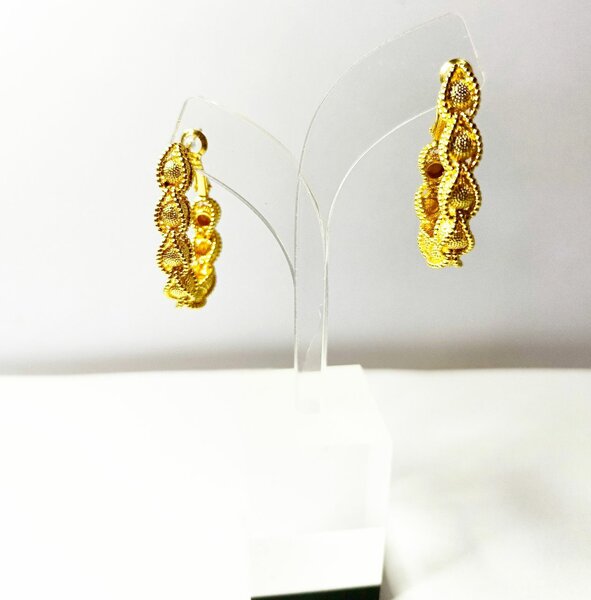 Boucles d'oreilles dorées élégantes