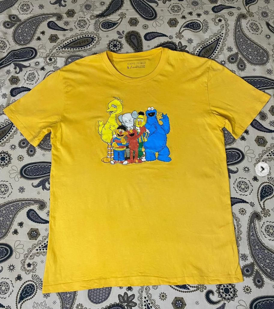 KAWS tee Size: large