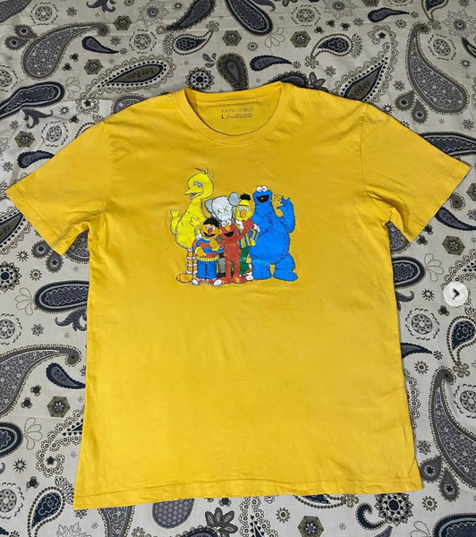 KAWS tee Size: large