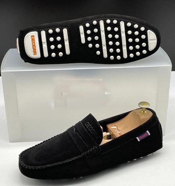 Mocassins en daim noir élégants