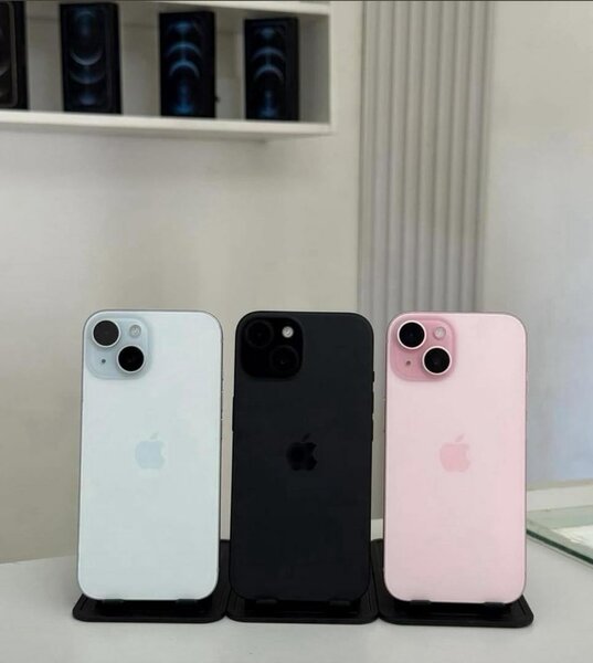 iPhone 15 en Diverses Couleurs