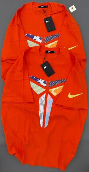 T-shirt Nike graphique rouge