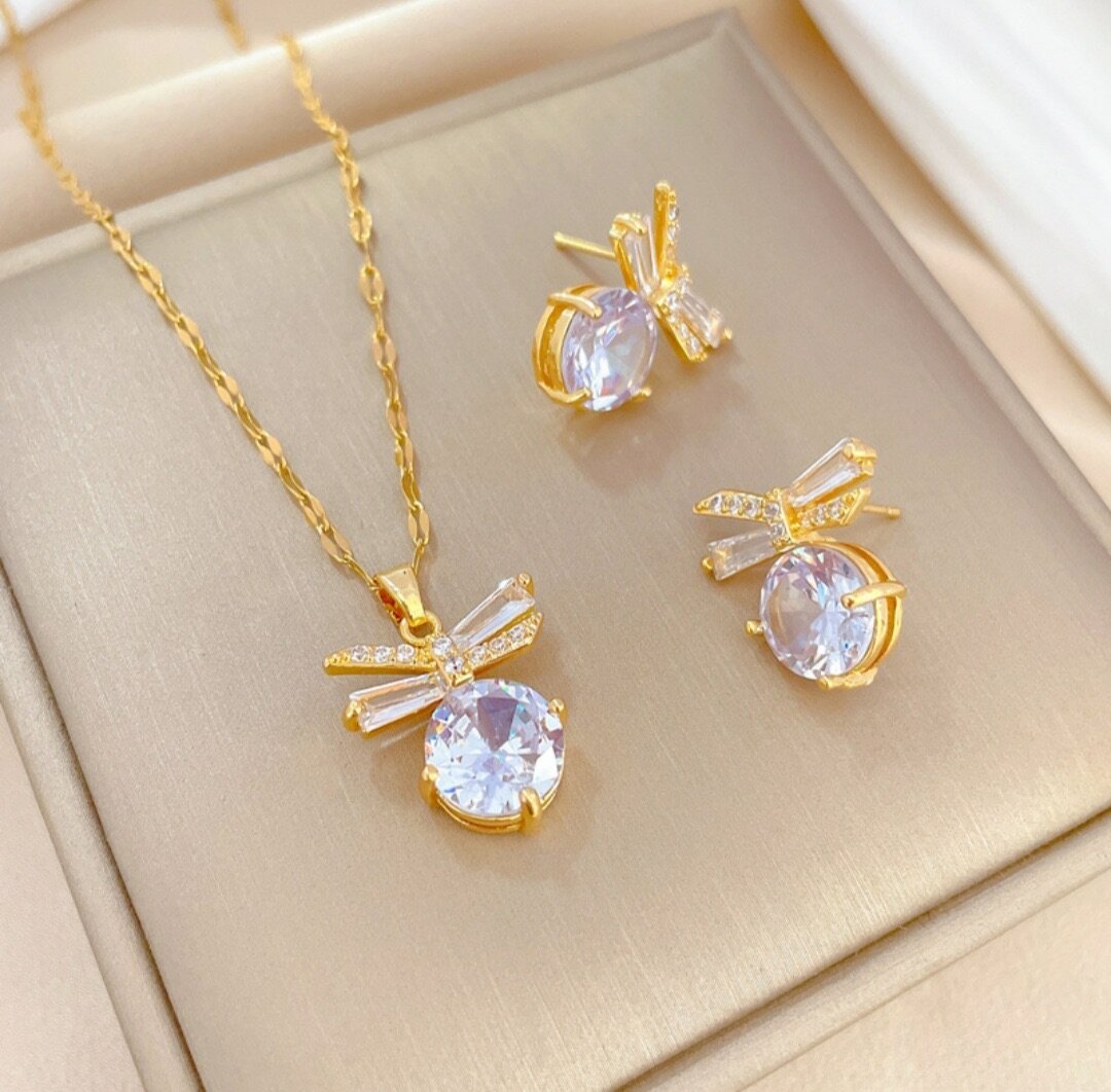 Necklace and earrings set