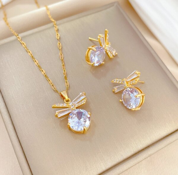 Necklace and earrings set