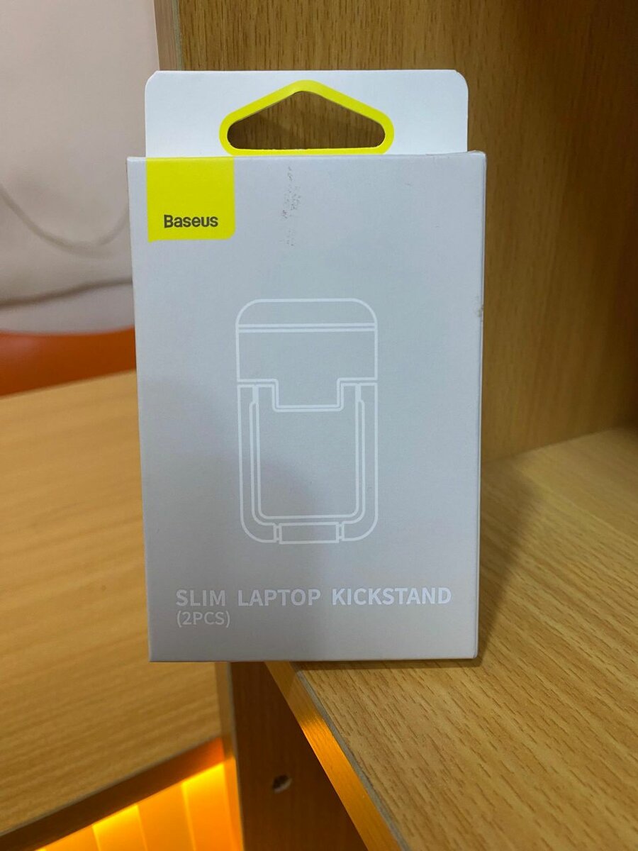 Slim laptop kickstand