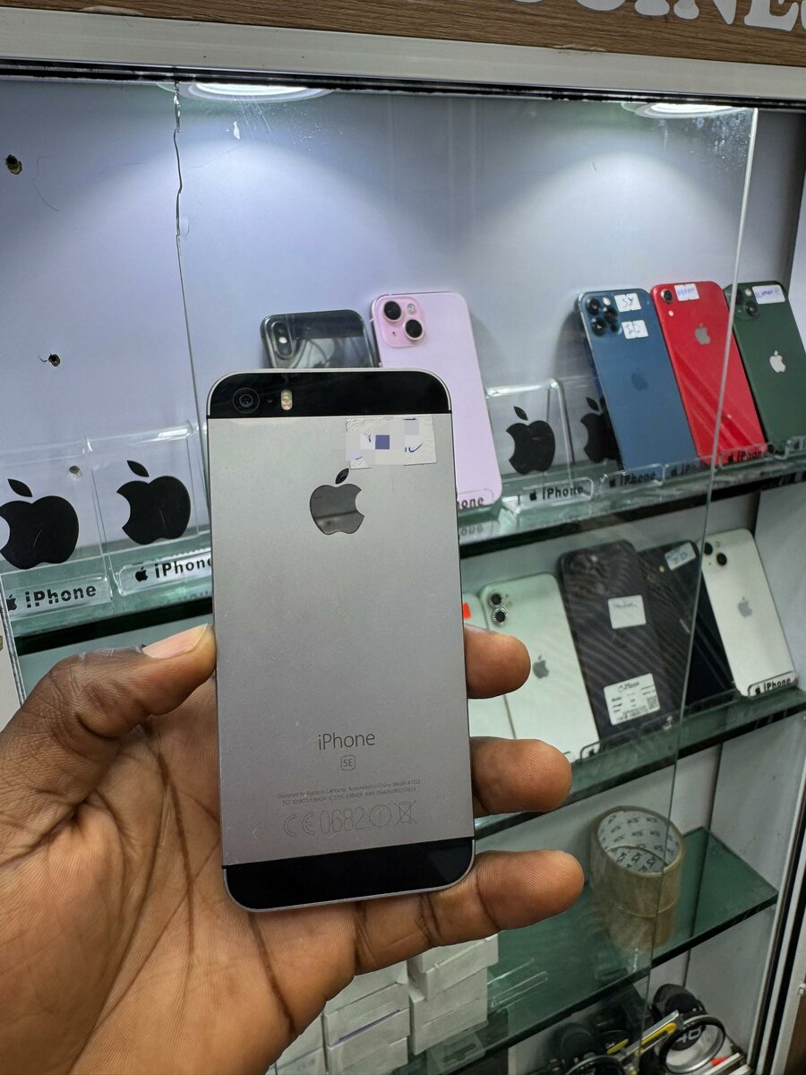 iPhone SE 32Go Casi neuf