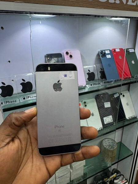 iPhone SE 32Go Casi neuf