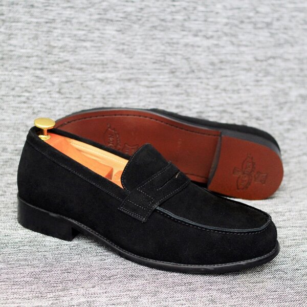 Mocassins en daim noir élégants