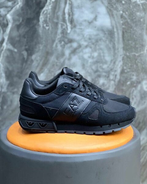 Baskets noires modernes homme