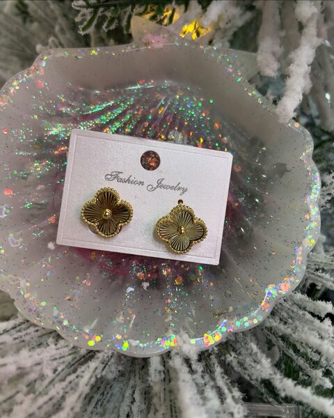 Красивые и модные серьги