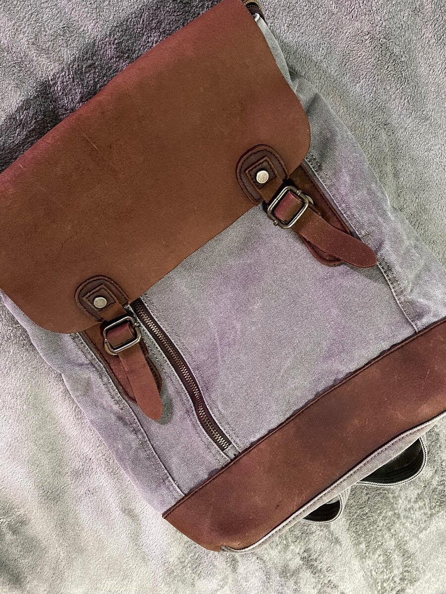 Кожаный рюкзак в хорошем состоянии