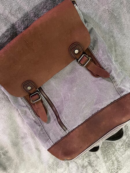 Кожаный рюкзак в хорошем состоянии