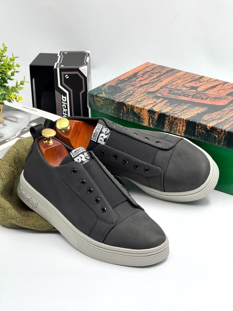 TIMBERLAND  BLACK AND GREY