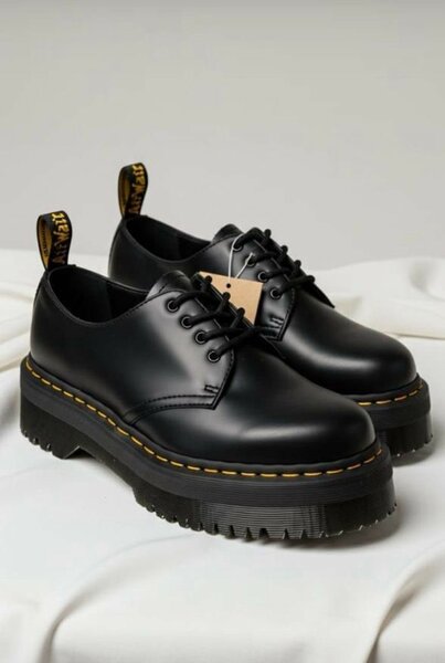 Bottes en cuir noir robustes