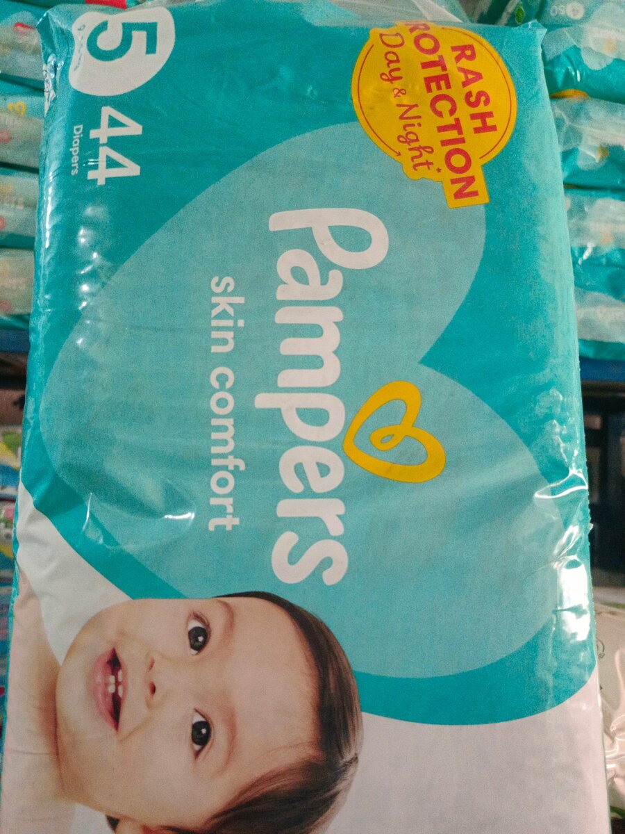 PAMPERS Diaper