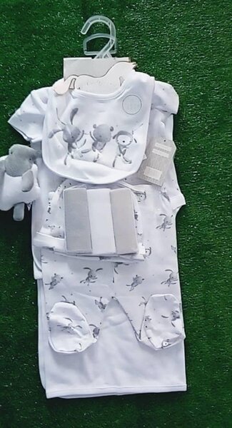 Dispo nos kit naissance de 9 pièces