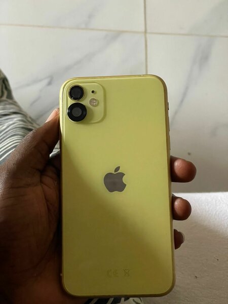 iPhone 11 jaune 64 Go