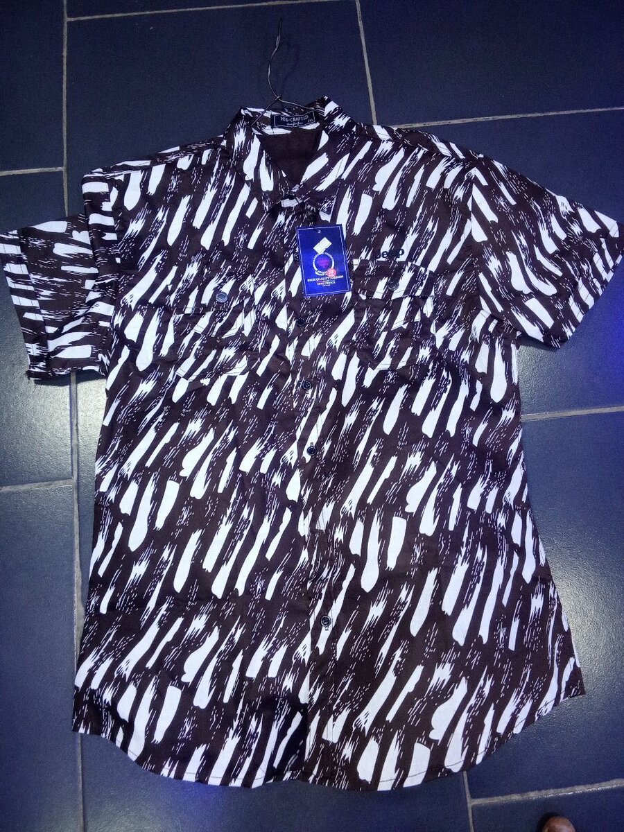 Chemise à motifs géométriques