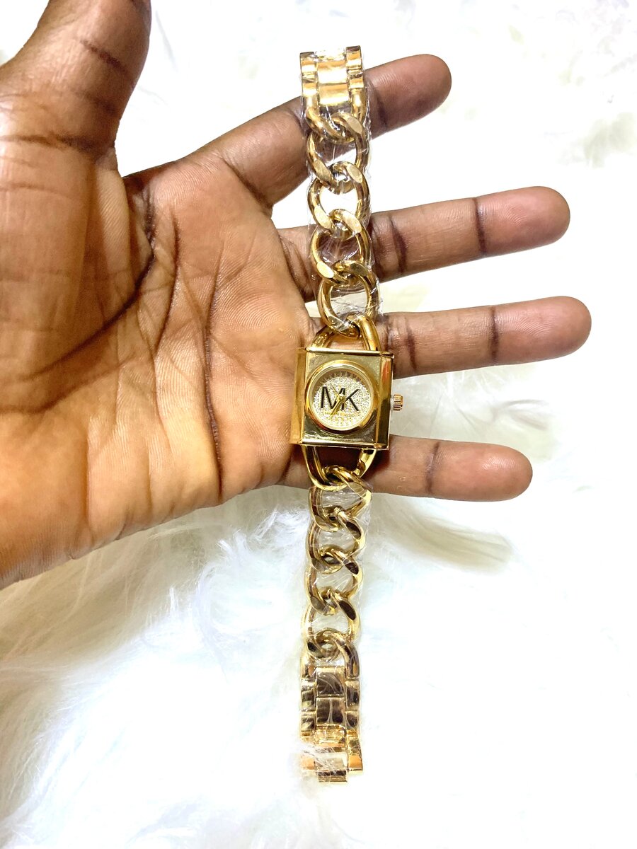 Montre Femme Luxe Dorée