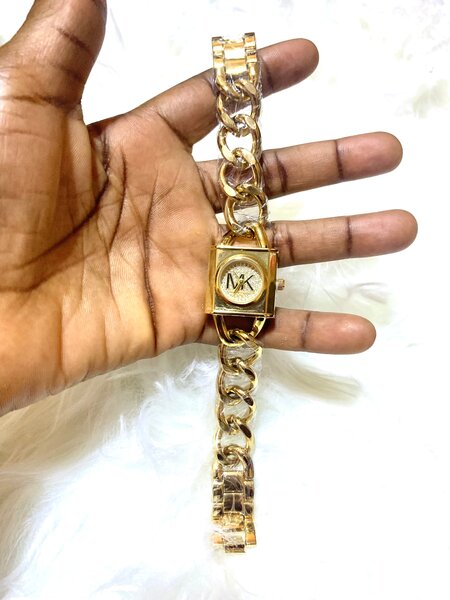 Montre Femme Luxe Dorée