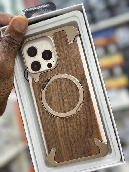 Coque en bois iPhone robuste