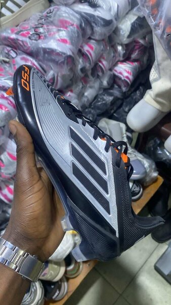 Chaussures de football F50