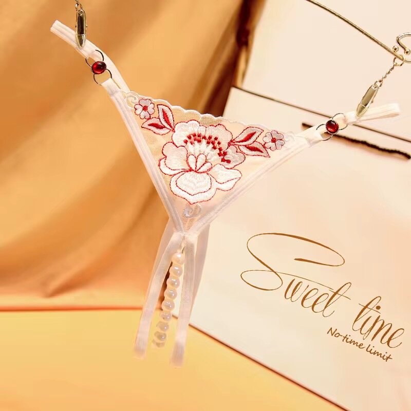 String sexy en dentelle florale