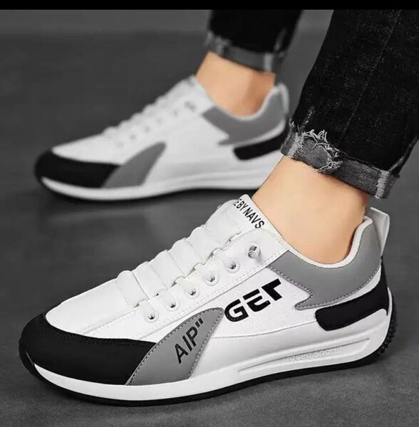 Sneakers sport blancs et gris