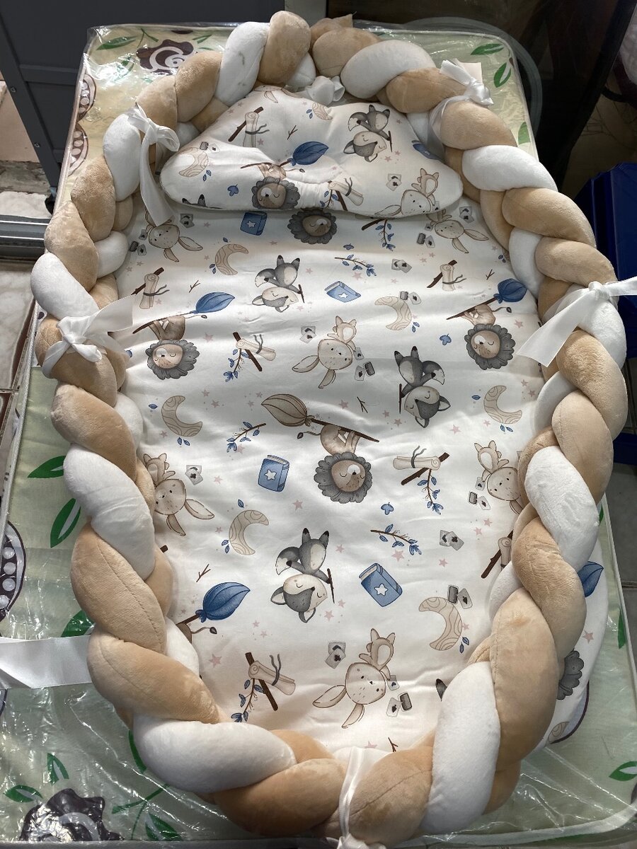 Lit de bébé avec matelas, oreiller plus contour