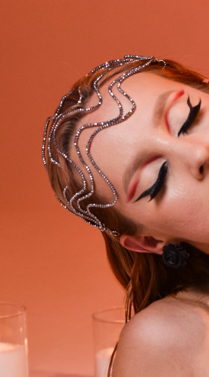 Венок из хрустальных бусин.