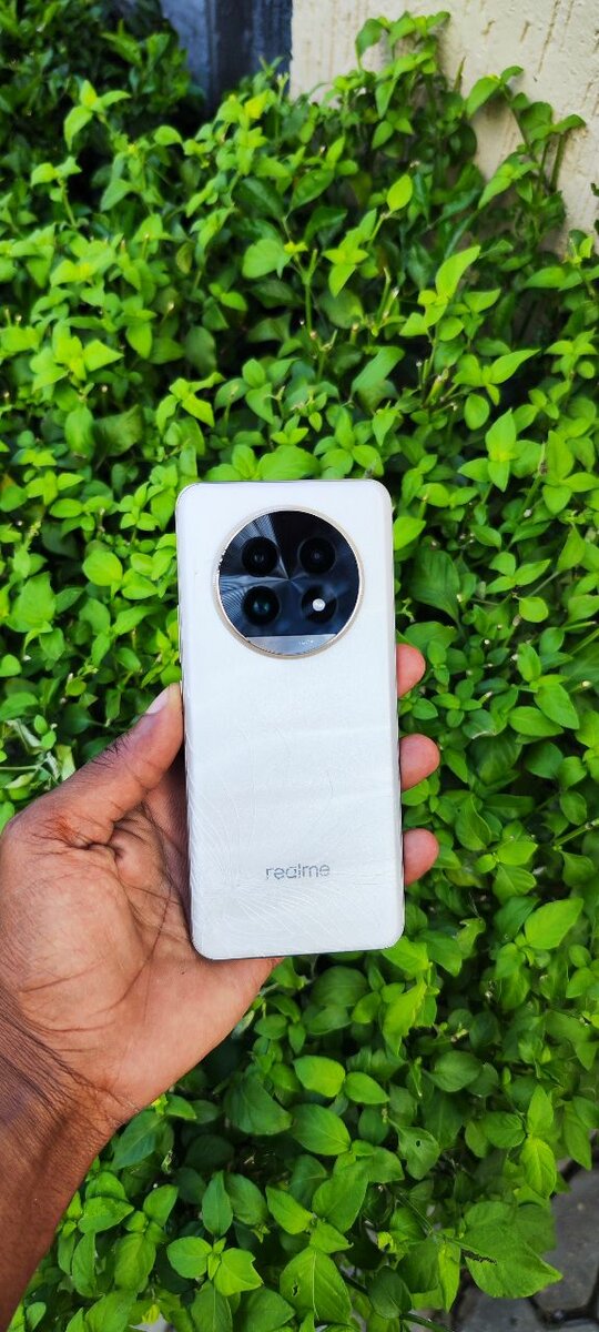 Realme 13pro+ (cracked back)