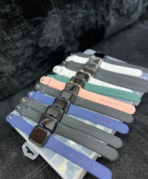 Montres connectées multicolores