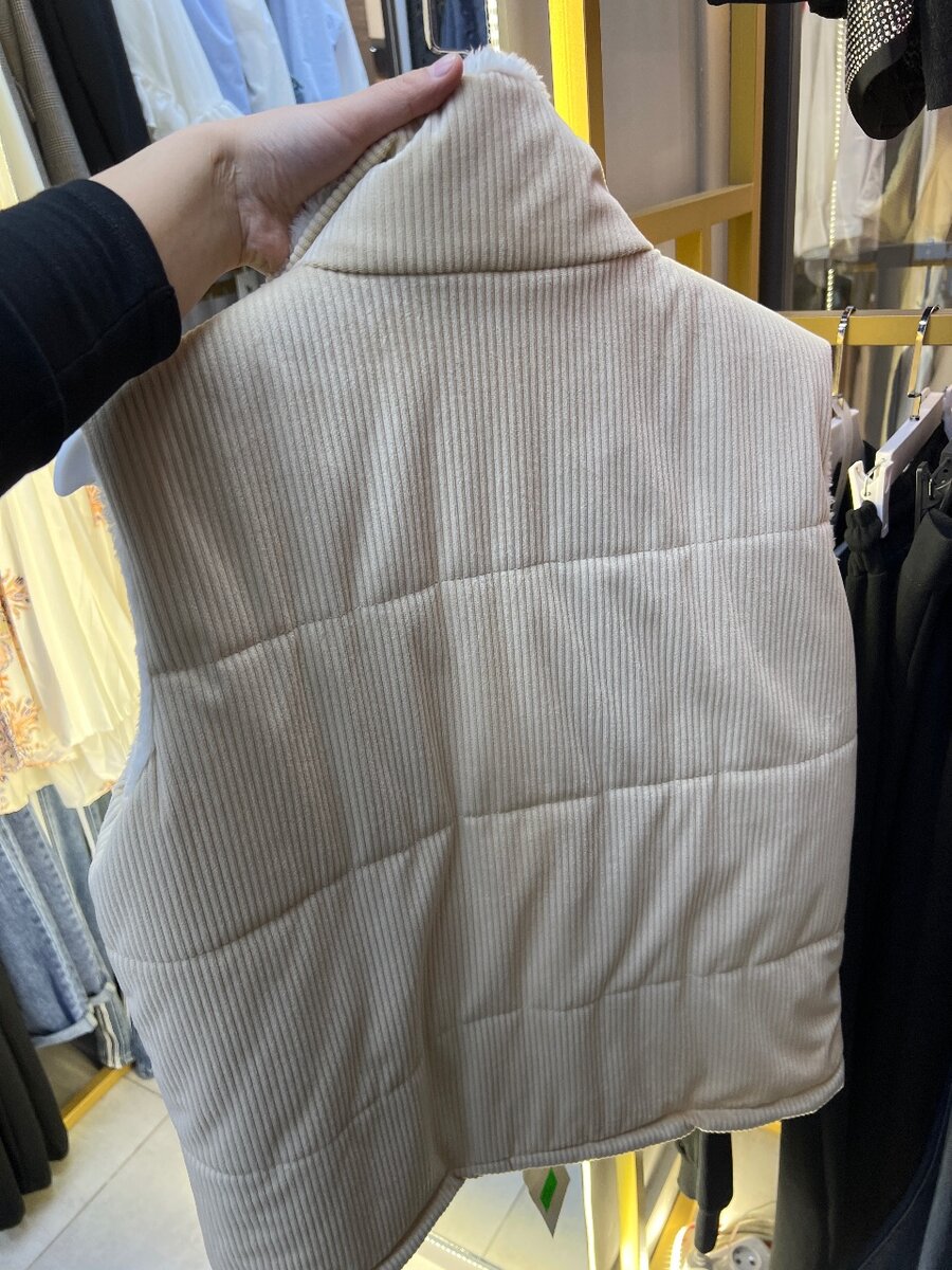 Меховая жилетка