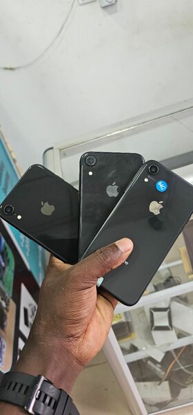 IPHONE XR 64GB DUAL SIM UK USED