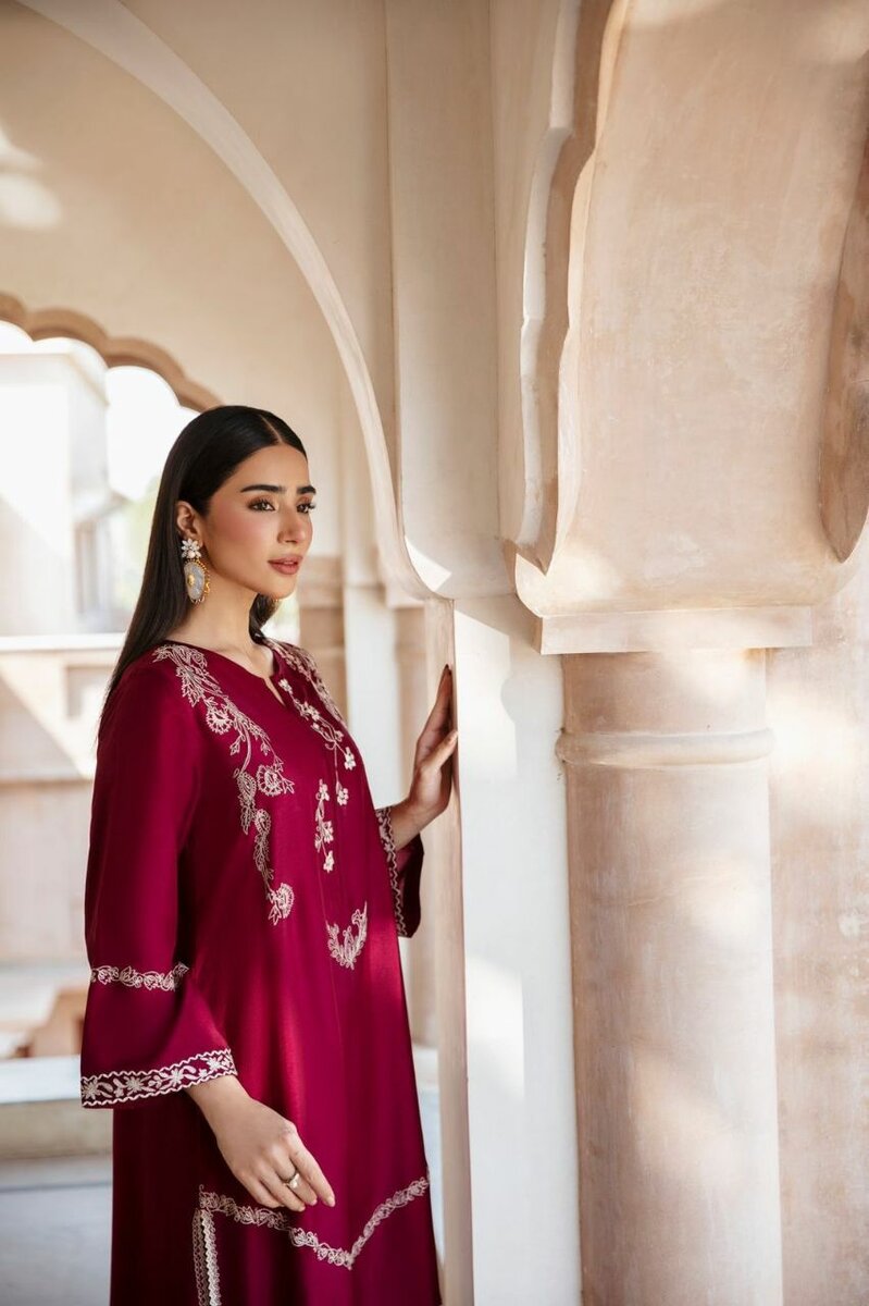 2 pcs women's unstitched Embroidered suit