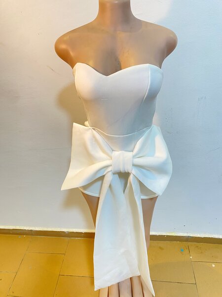 Robe bustier blanche élégante