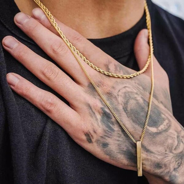 Collier élégant en acier