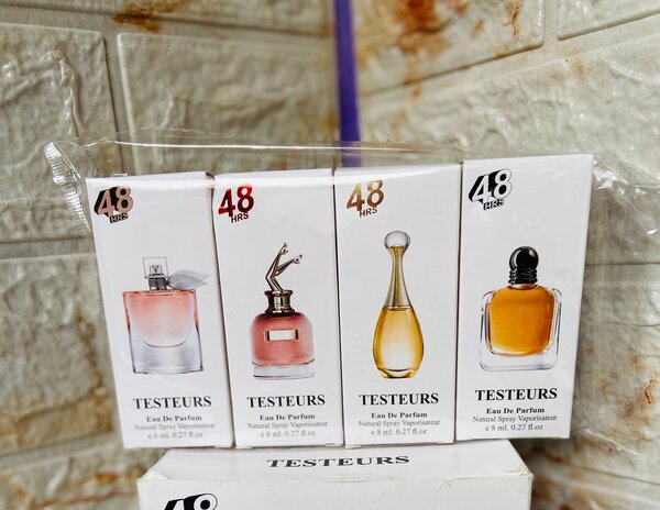 Mini parfums  Lots disponible