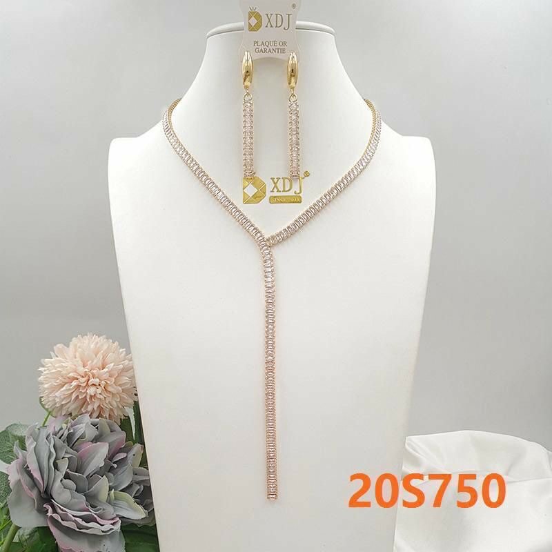 Parure Collier & Boucles d'Oreilles Élégantes