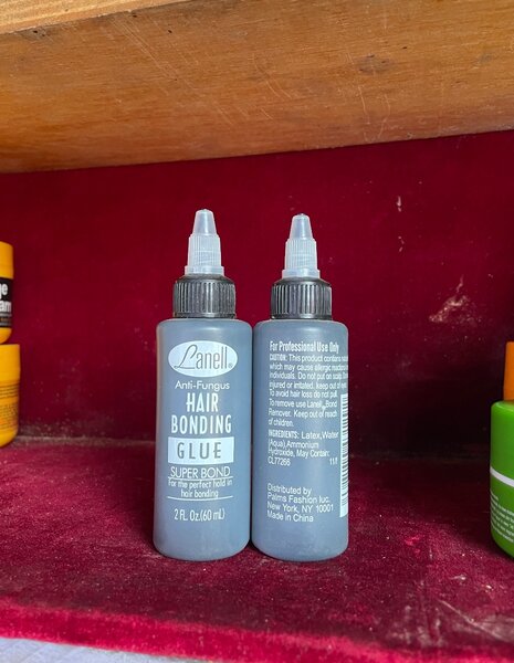 Colle capillaire anti-fongique