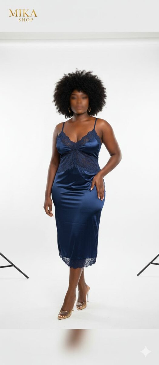 Robe satinée bleu nuit