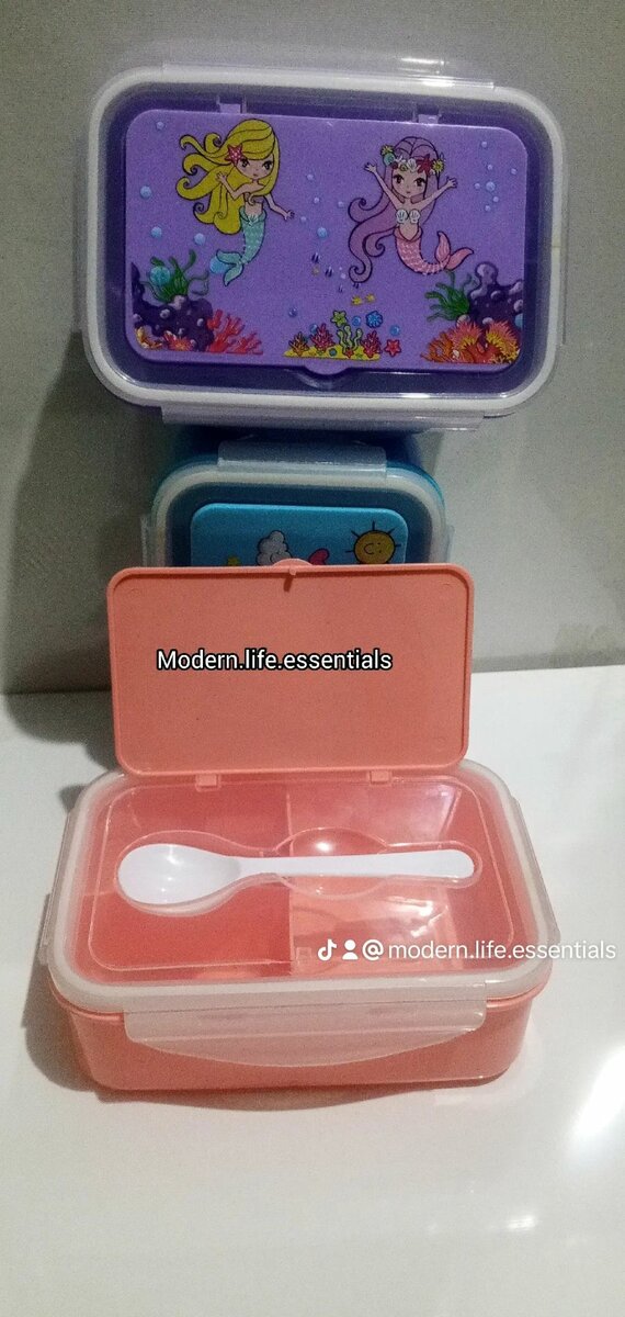 3 compartment lunch bowl with free spoon and silicon seal