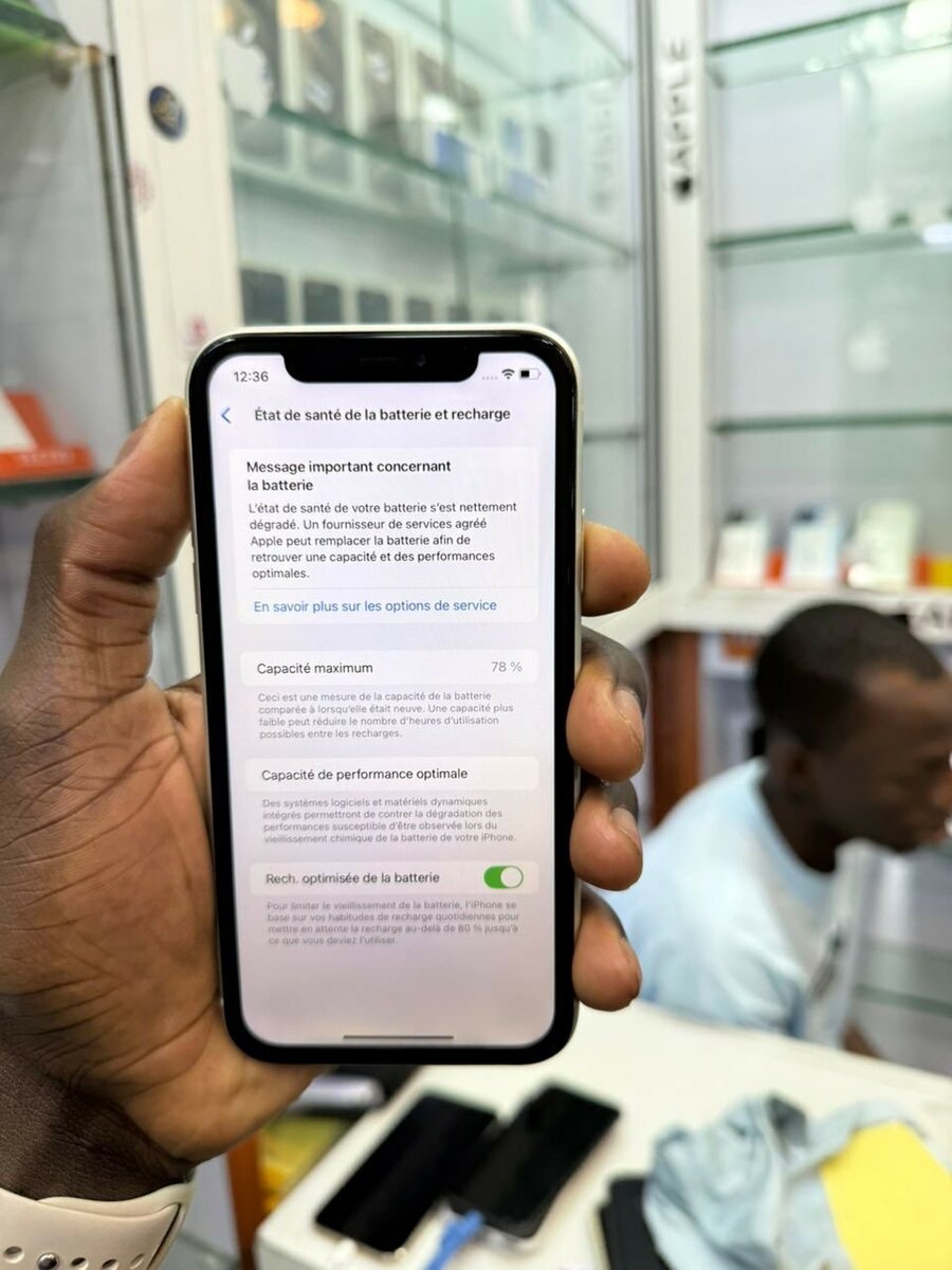 iPhone 11 64giga casineuf tout passe propre