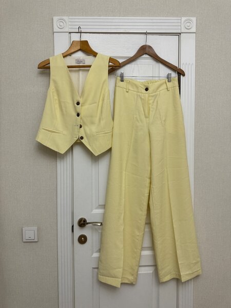 Юбки и желетка, Италия