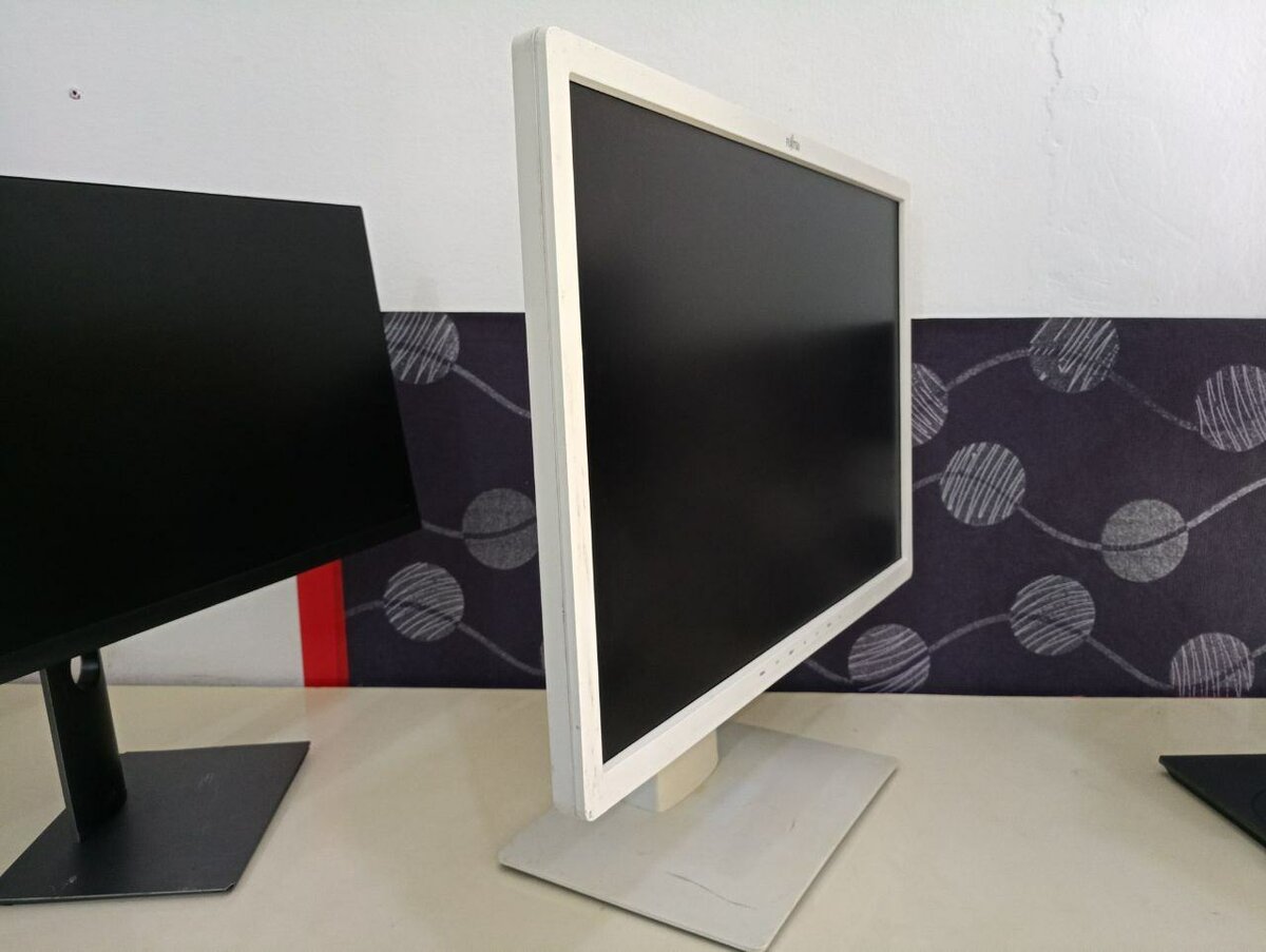 Moniteur Fujitsu 24 pouces 4K