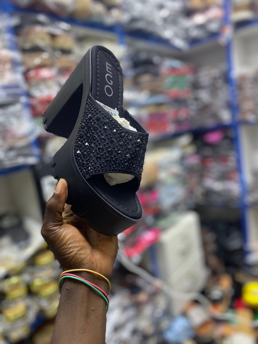 Sandales compensées strass femme