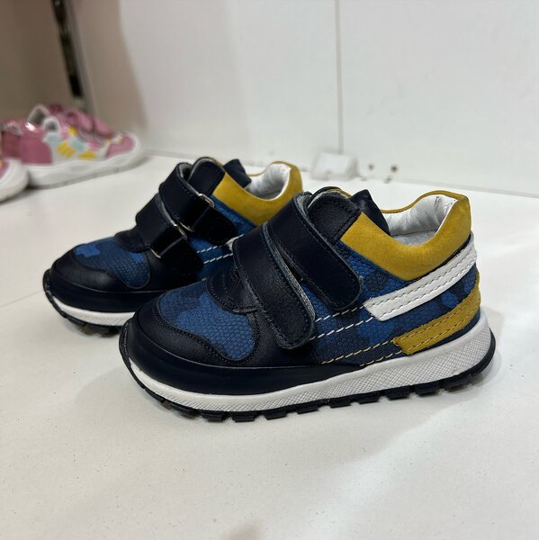 Кроссовки детские