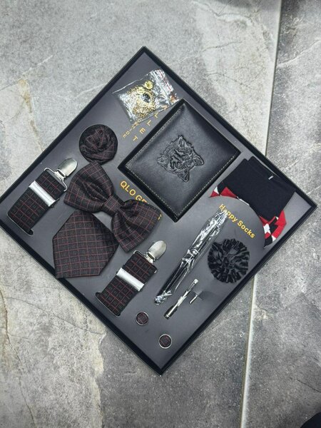 Men's Gift Set: Wallet & Accessories
